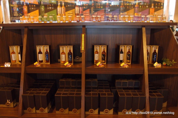 金車威士忌酒廠:【宜蘭員山】金車威士忌酒廠-真的看的到一桶一桶的威士忌,還可以試喝酒唷!