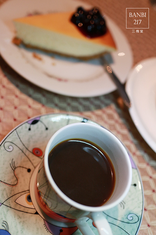 Banbi217 美食旅遊: 三槐堂 起司蛋糕與咖啡的下午茶(台北捷運信義線美食,捷運中正紀念堂站)