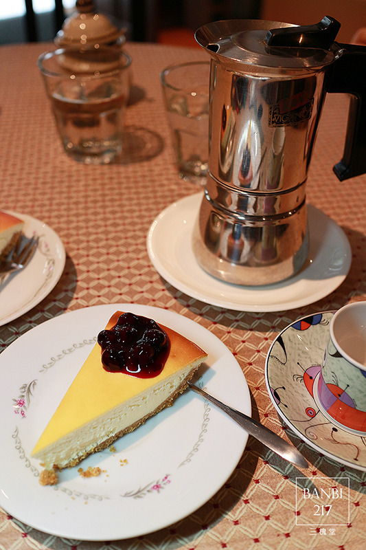 Banbi217 美食旅遊: 三槐堂 起司蛋糕與咖啡的下午茶(台北捷運信義線美食,捷運中正紀念堂站)