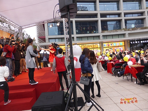 必勝客 Pizza Hut：(食記)[必勝客Pizza Hut](文末抽獎!!!)粉絲街頭cheese趴~皇家起司7重奏