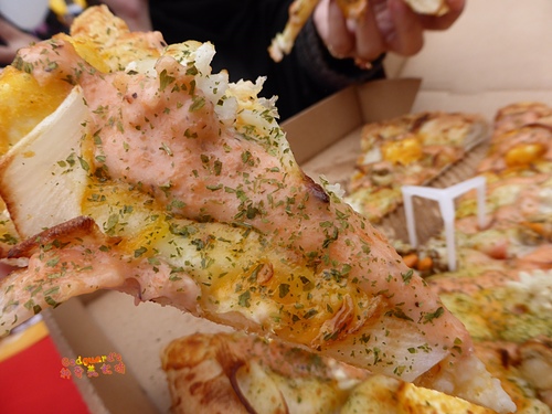 必勝客 Pizza Hut：(食記)[必勝客Pizza Hut](文末抽獎!!!)粉絲街頭cheese趴~皇家起司7重奏