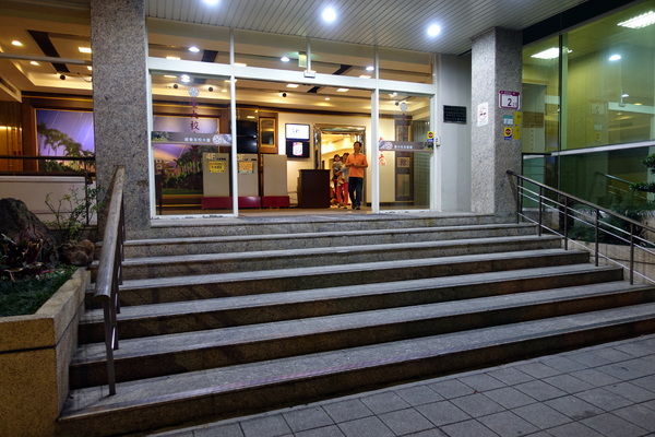 蘇杭餐廳(濟南店)：(胖樺食記)濟南路美食/台灣大學校友會館「蘇杭餐廳」/道地上海桌菜適合多人來訪/捷運善導寺/台北車站