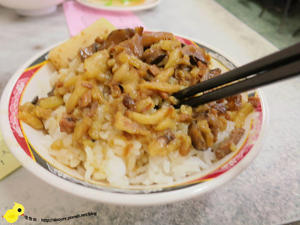 【台北】金峰滷肉飯-香而濃郁的好味道-滷肉飯-排骨湯