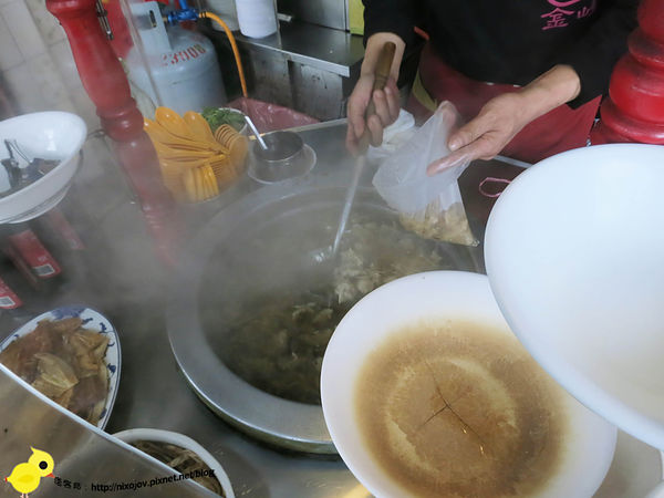 【台北】金峰滷肉飯-香而濃郁的好味道-滷肉飯-排骨湯
