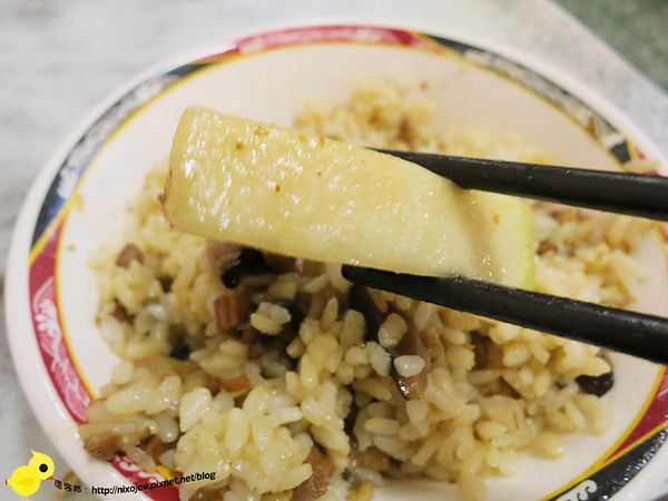 【台北】金峰滷肉飯-香而濃郁的好味道-滷肉飯-排骨湯