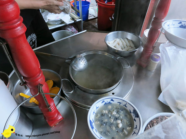 【台北】金峰滷肉飯-香而濃郁的好味道-滷肉飯-排骨湯