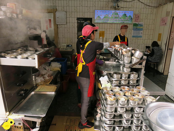 【台北】金峰滷肉飯-香而濃郁的好味道-滷肉飯-排骨湯