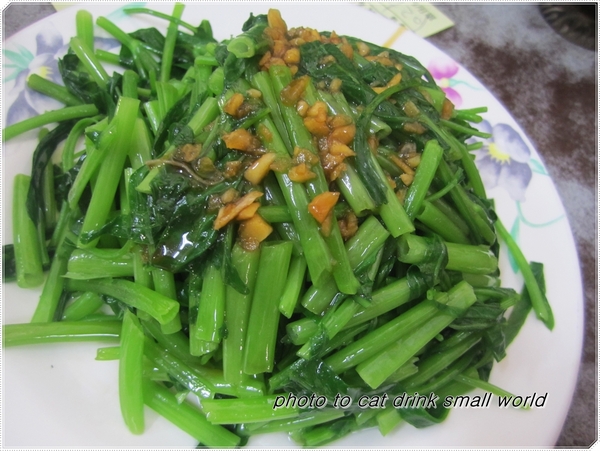 金峰滷肉飯：不管是食材的用心價錢還是美味度都是一流，難怪大排長龍