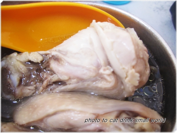 金峰滷肉飯：不管是食材的用心價錢還是美味度都是一流，難怪大排長龍