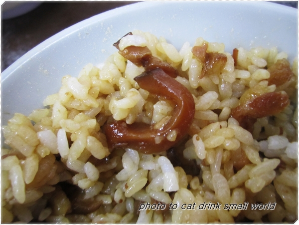 金峰滷肉飯：不管是食材的用心價錢還是美味度都是一流，難怪大排長龍