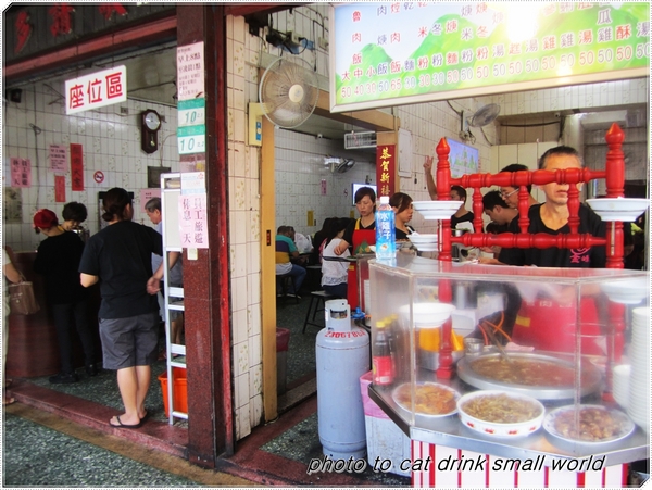 金峰滷肉飯：不管是食材的用心價錢還是美味度都是一流，難怪大排長龍