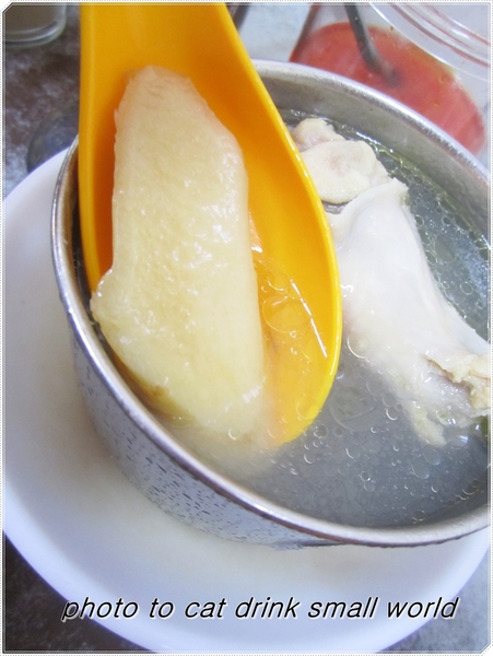 金峰滷肉飯：不管是食材的用心價錢還是美味度都是一流，難怪大排長龍