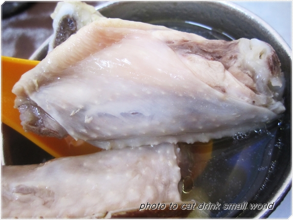 金峰滷肉飯：不管是食材的用心價錢還是美味度都是一流，難怪大排長龍