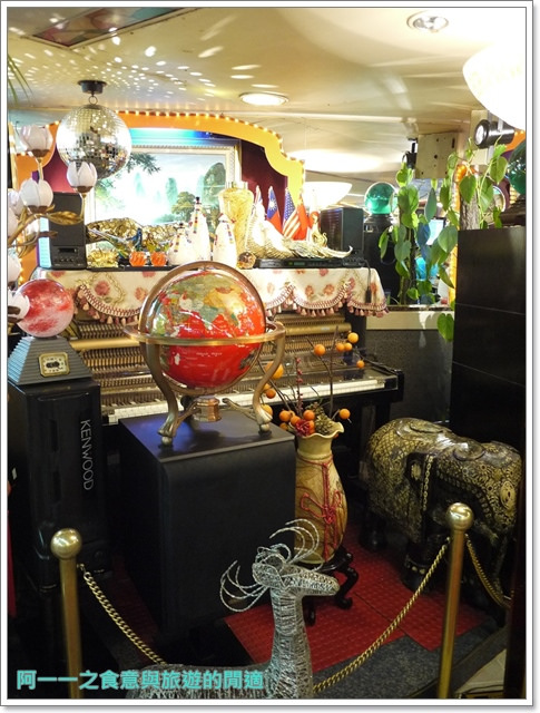 東一排骨:台北西門町捷運西門站美食 東一排骨總店~古早夜總會的華麗