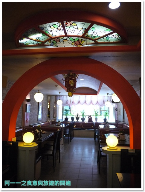 東一排骨:台北西門町捷運西門站美食 東一排骨總店~古早夜總會的華麗