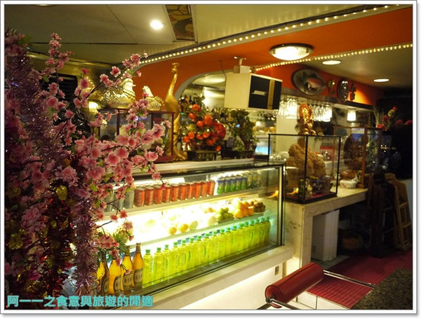東一排骨:台北西門町捷運西門站美食 東一排骨總店~古早夜總會的華麗