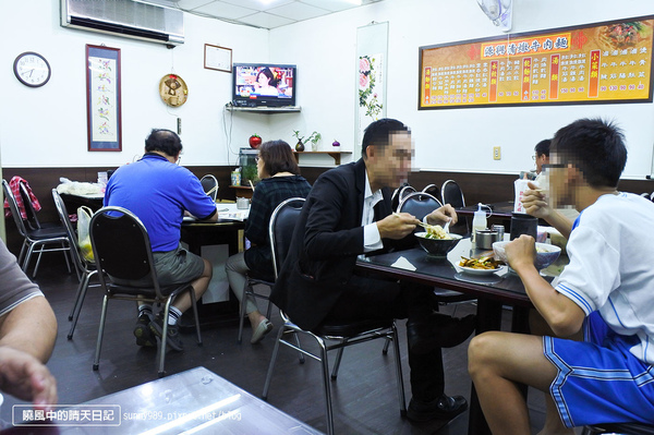 源興清燉牛肉麵：【景美 | 源興牛肉麵】清燉湯頭甘美 在地20年老店