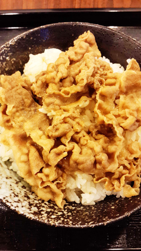 吉野家(市府店)：【羽諾食記】吉野家