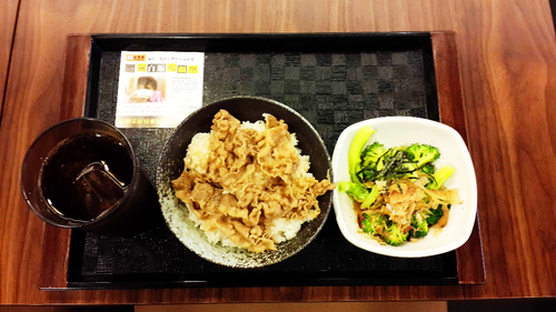 吉野家(市府店)：【羽諾食記】吉野家