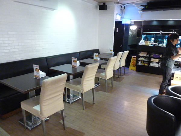 25號廚房：[台北 五分埔]25號廚房 大口吃漢堡，享受吮指美味