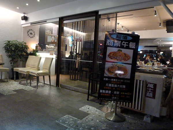 25號廚房：[台北 五分埔]25號廚房 大口吃漢堡，享受吮指美味