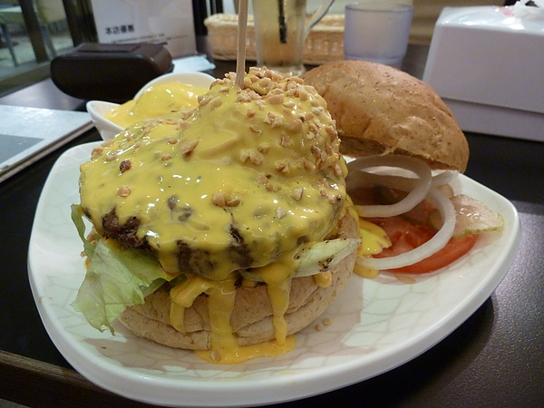 25號廚房：[台北 五分埔]25號廚房 大口吃漢堡，享受吮指美味