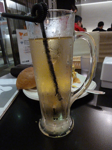 25號廚房：[台北 五分埔]25號廚房 大口吃漢堡，享受吮指美味