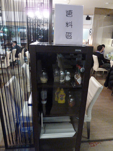 25號廚房：[台北 五分埔]25號廚房 大口吃漢堡，享受吮指美味