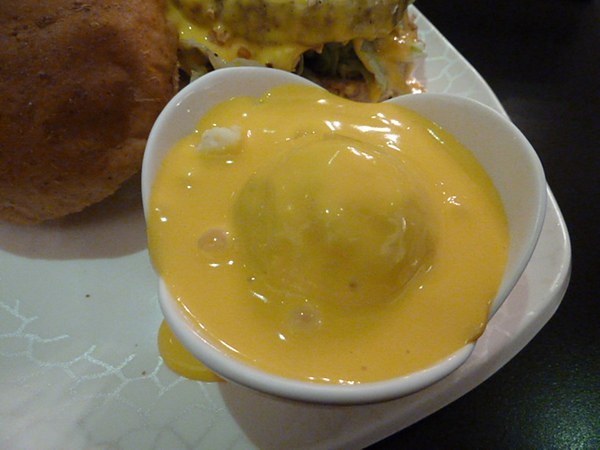 25號廚房：[台北 五分埔]25號廚房 大口吃漢堡，享受吮指美味