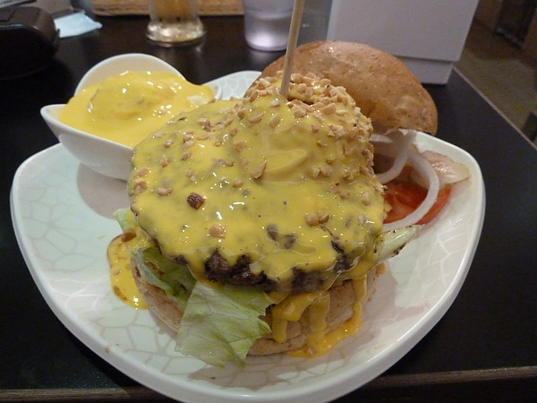 25號廚房：[台北 五分埔]25號廚房 大口吃漢堡，享受吮指美味