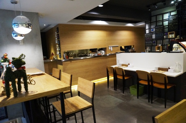 MGF PASTA 麵工坊(市府店)：[市府] MGF PASTA 麵工坊：商業午餐分享