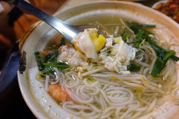 滇味廚房(永吉店):(胖樺食記)捷運市政府站平價必吃美食「滇味廚房」,雲南小吃道地美味/吉林路/椒麻雞/過橋米線