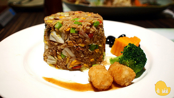 寬心園精緻蔬食(台北信義店)：【食記】《寬心園》有點驚艷的精緻蔬食料理