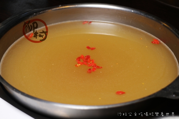 柳村一品鍋:一個人也能吃的鴛鴦鍋『柳村一品鍋』信義火鍋/涮涮鍋/捷運永春站