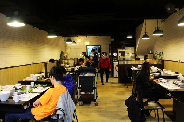 柳村一品鍋:一個人也能吃的鴛鴦鍋『柳村一品鍋』信義火鍋/涮涮鍋/捷運永春站