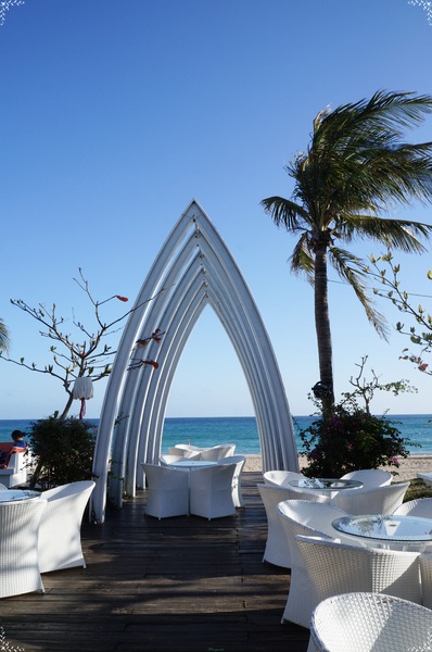 南灣(藍灣)：[2014中南部四天之旅] 屏東南灣~這裡也有海島教堂風