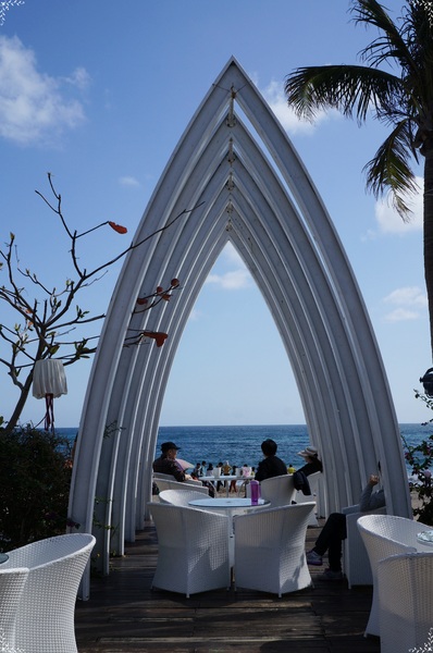 南灣(藍灣)：[2014中南部四天之旅] 屏東南灣~這裡也有海島教堂風