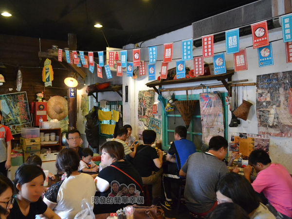 厚道飲食店06-環境充滿30年代的復古味.jpg