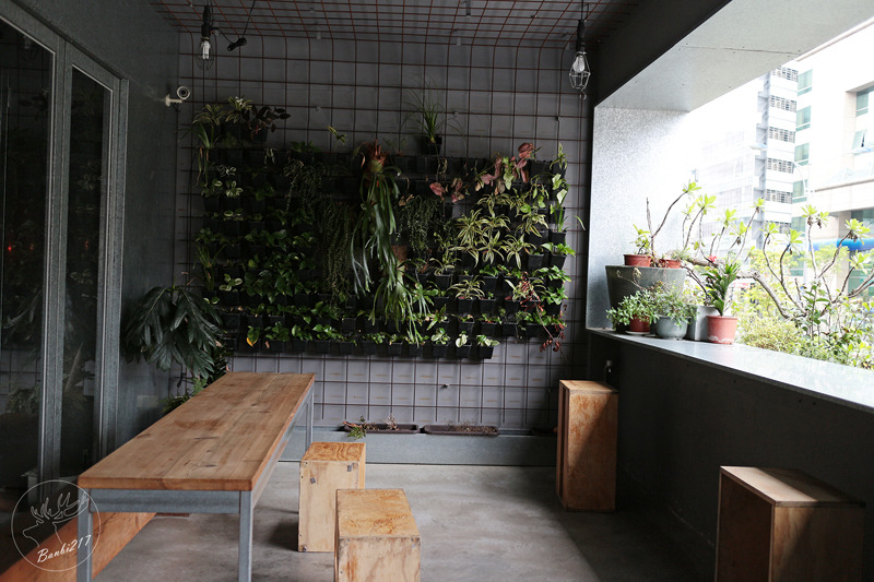 Banbi217 美食旅遊: [台北信義區餐廳]WOOLLOOMOOLOO,咖啡館,美食酒吧,宵夜(捷運信義線信義安和站、台北101/世貿站)