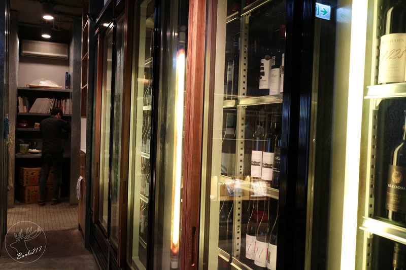 Banbi217 美食旅遊: [台北信義區餐廳]WOOLLOOMOOLOO,咖啡館,美食酒吧,宵夜(捷運信義線信義安和站、台北101/世貿站)