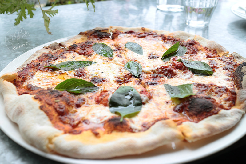 Banbi217 美食旅遊: [台北信義區餐廳]WOOLLOOMOOLOO,咖啡館,美食酒吧,宵夜(捷運信義線信義安和站、台北101/世貿站)