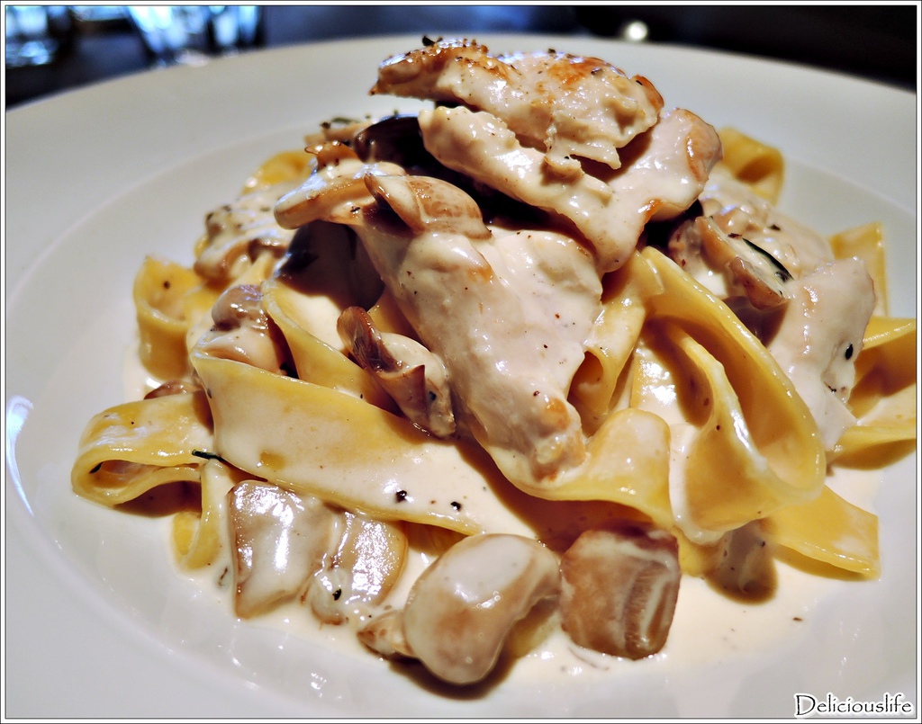 白醬奶油迷迭香雞肉義大利麵280-2