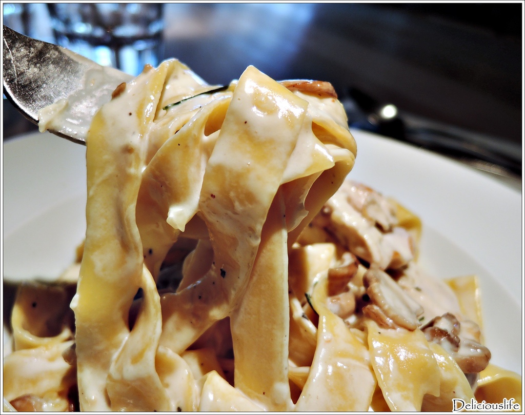 白醬奶油迷迭香雞肉義大利麵280-4