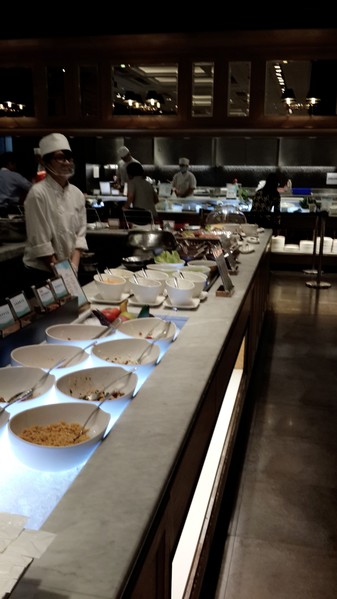 饗食天堂(信義店)：【羽諾食記】信義商圈~饗食天堂