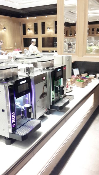 饗食天堂(信義店)：【羽諾食記】信義商圈~饗食天堂