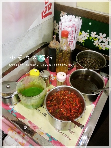 客家放山雞：[台北市。寧夏夜市] 跟著老饕一起品嘗油嫩油嫩の放山雞