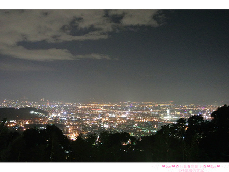屋頂上休閒會館：【食記】oO。。台北　陽明山　屋頂上The Top　夜景　燒烤　合菜　甜點　下午茶　BBQ烤肉　中式　速食　海鮮　台灣料理　泰國菜　火鍋　美麗的夜景，配上食物，是人生最大的享受～oO。o○。　