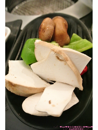 屋頂上休閒會館：【食記】oO。。台北　陽明山　屋頂上The Top　夜景　燒烤　合菜　甜點　下午茶　BBQ烤肉　中式　速食　海鮮　台灣料理　泰國菜　火鍋　美麗的夜景，配上食物，是人生最大的享受～oO。o○。　