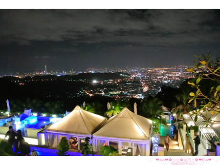 屋頂上休閒會館：【食記】oO。。台北　陽明山　屋頂上The Top　夜景　燒烤　合菜　甜點　下午茶　BBQ烤肉　中式　速食　海鮮　台灣料理　泰國菜　火鍋　美麗的夜景，配上食物，是人生最大的享受～oO。o○。　