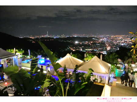 屋頂上休閒會館：【食記】oO。。台北　陽明山　屋頂上The Top　夜景　燒烤　合菜　甜點　下午茶　BBQ烤肉　中式　速食　海鮮　台灣料理　泰國菜　火鍋　美麗的夜景，配上食物，是人生最大的享受～oO。o○。　